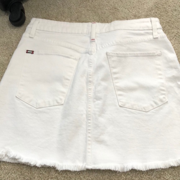 Alice and Olivia denim skirt. 28 - Picture 7 of 9